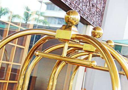 Koperski hotel Pristan v prodaji