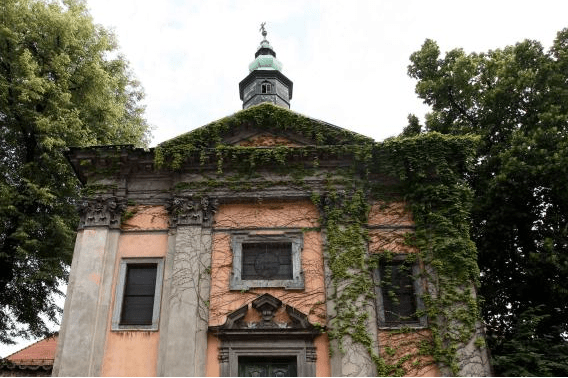 Križevniška cerkev vrnjena križnikom