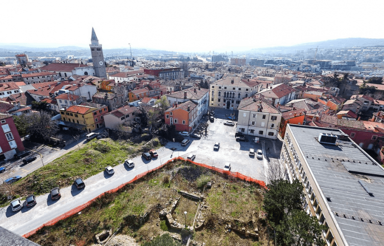 Parkirno hišo pod Muzejskim trgom v Kopru bo gradil CGP