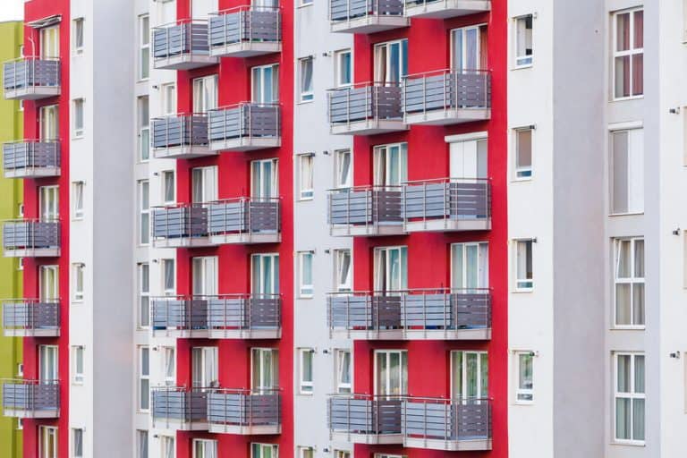 Cene stanovanjskih nepremičnin višje kot pred letom