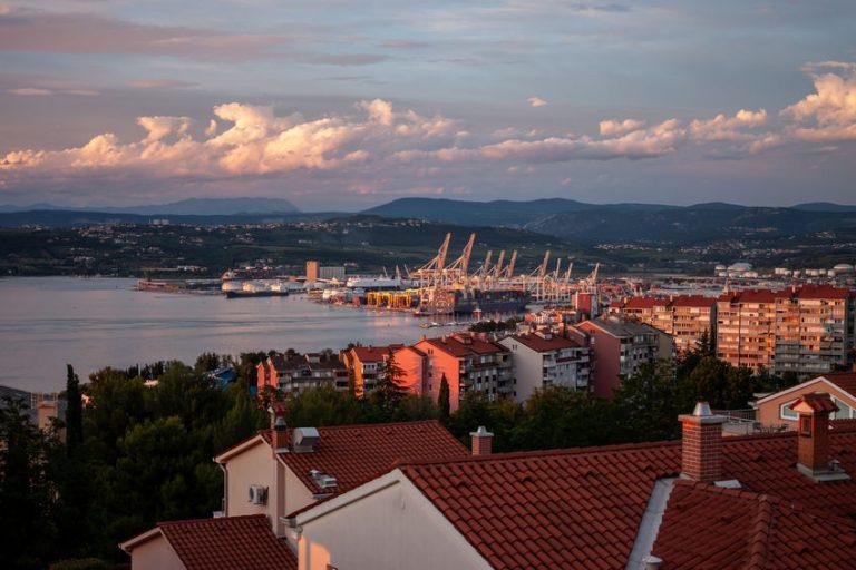 Država od Občine Ankaran pridobila zemljišča za razvoj koprskega pristanišča