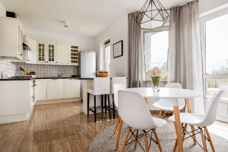 Stanovanjske nepremičnine v drugem četrtletju na letni ravni dražje za 15,6 odstotka